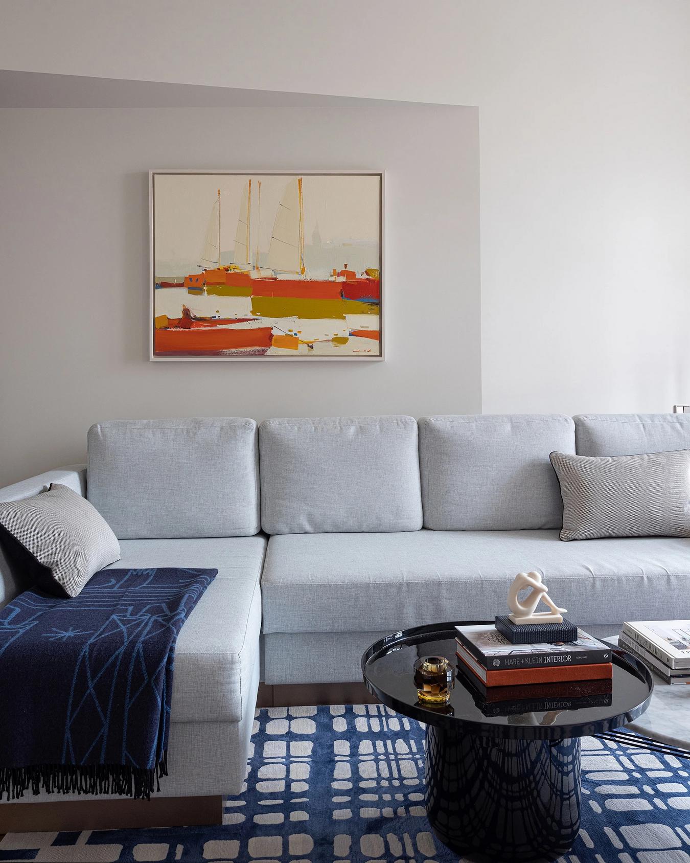 Nő és két lányának otthona, melynek színvilágát egy francia rövidfilm inspirálta Nő és két lányának otthona, melynek színvilágát egy francia rövidfilm inspirálta