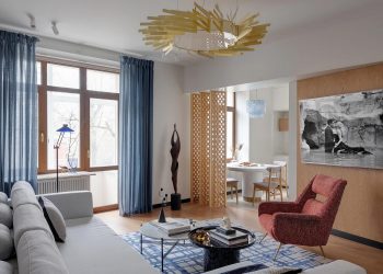 Nő és két lányának otthona, melynek színvilágát egy francia rövidfilm inspirálta