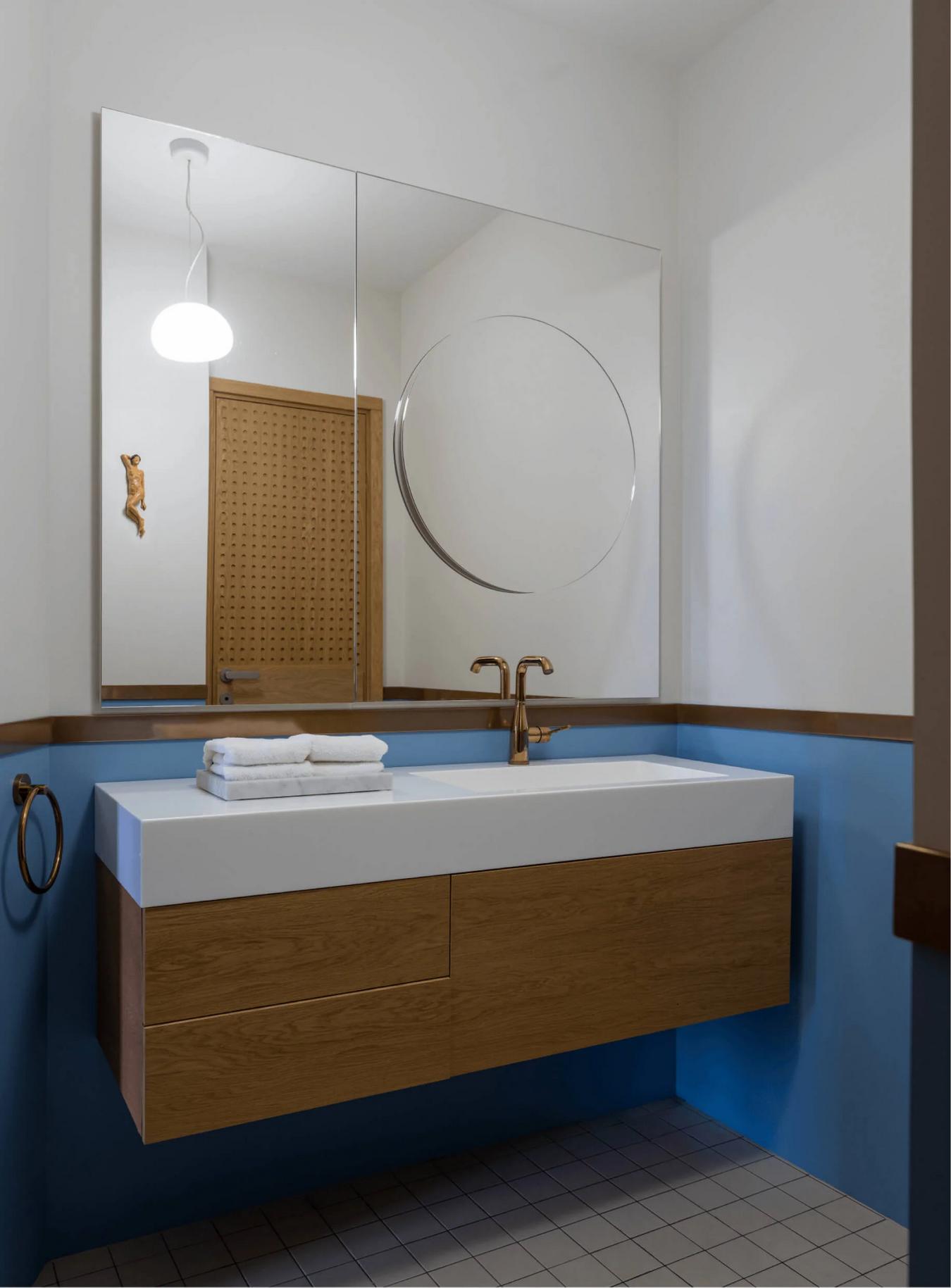 Nő és két lányának otthona, melynek színvilágát egy francia rövidfilm inspirálta Nő és két lányának otthona, melynek színvilágát egy francia rövidfilm inspirálta