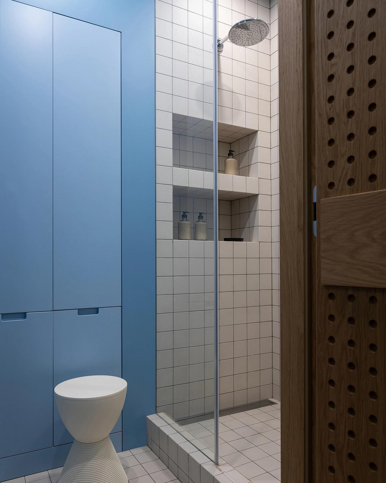 Nő és két lányának otthona, melynek színvilágát egy francia rövidfilm inspirálta Nő és két lányának otthona, melynek színvilágát egy francia rövidfilm inspirálta