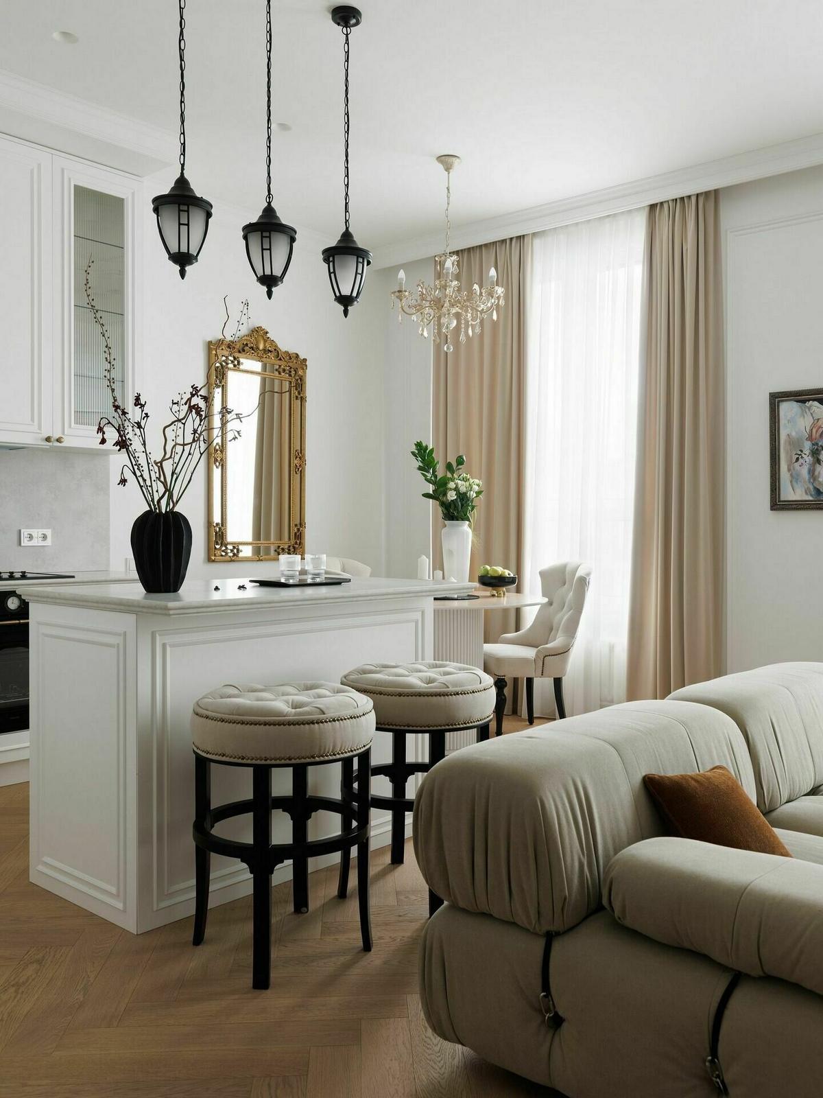 Nő lakása franciás hangulattal: fehér-arany-fekete színvilág, modern klasszikus stílus Nő lakása franciás hangulattal: fehér-arany-fekete színvilág, modern klasszikus stílus