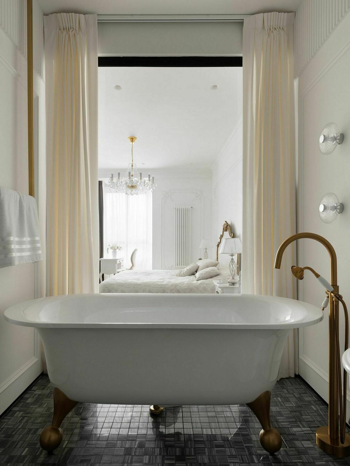 Nő lakása franciás hangulattal: fehér-arany-fekete színvilág, modern klasszikus stílus Nő lakása franciás hangulattal: fehér-arany-fekete színvilág, modern klasszikus stílus