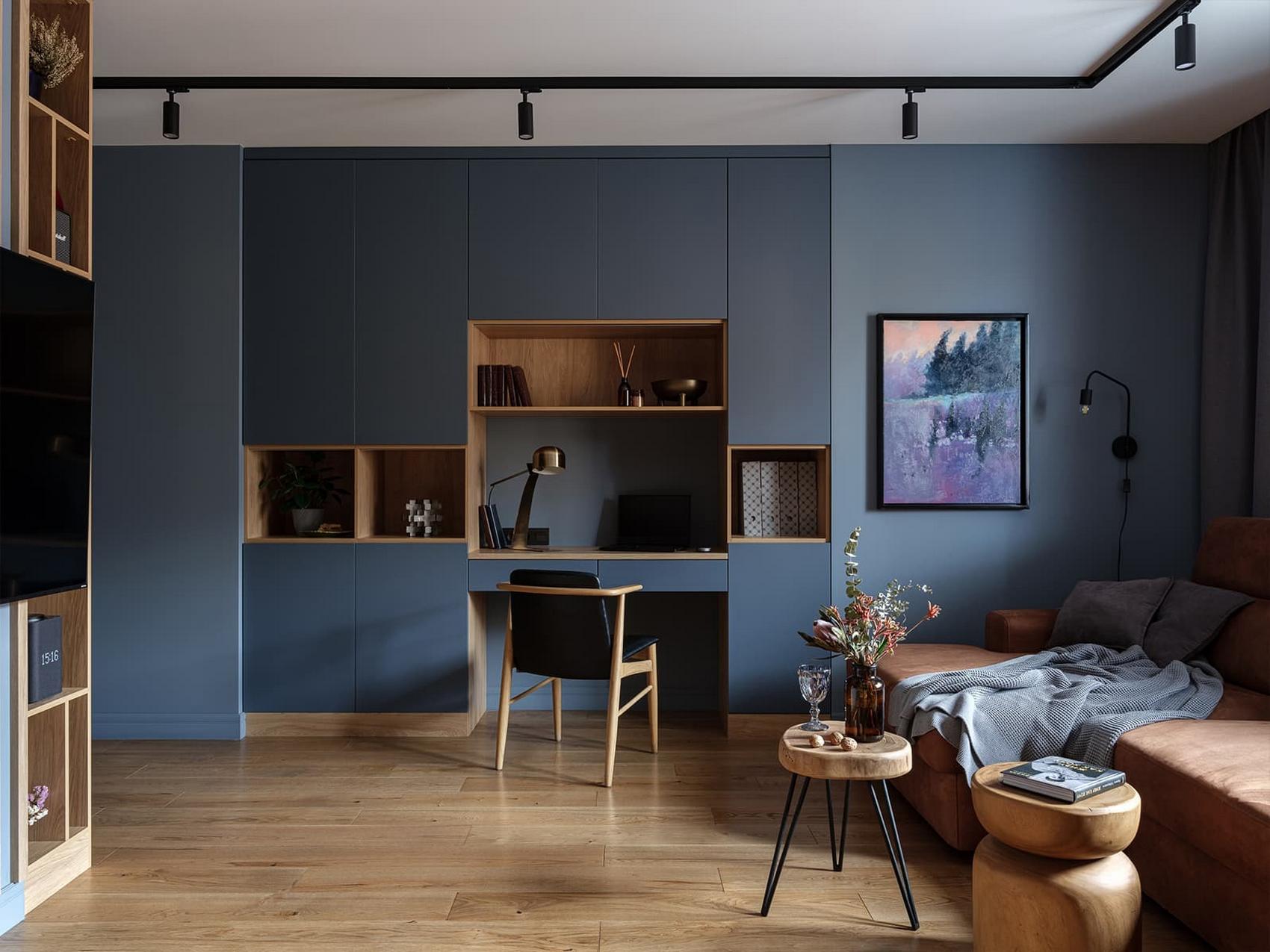 Lakás kék szín és tölgyfa kombinációjával Lakás kék szín és tölgyfa kombinációjával