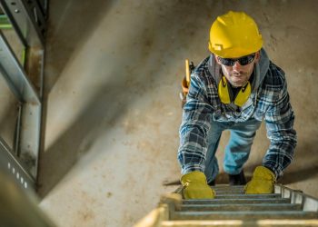 Öltözködés az építési munkák környezeti és veszélyes körülményeihez