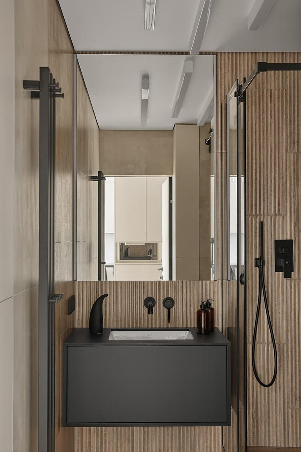 Szigorúság és otthonos melegség kontrasztja egy programozó férfi otthonában Szigorúság és otthonos melegség kontrasztja egy programozó férfi otthonában