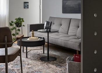 Terrakotta, szürke és fekete: karakteres minimalizmus fiatal férfi otthonában