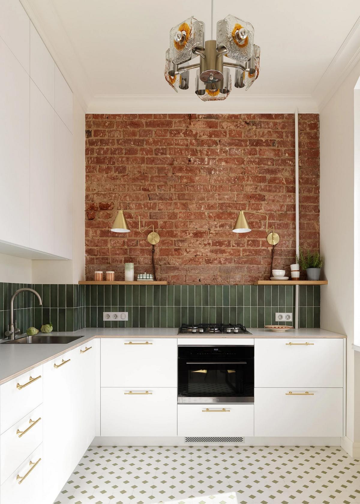 Utoljára a 2000-es évek elején volt felújítva a 37 m²-es lakás