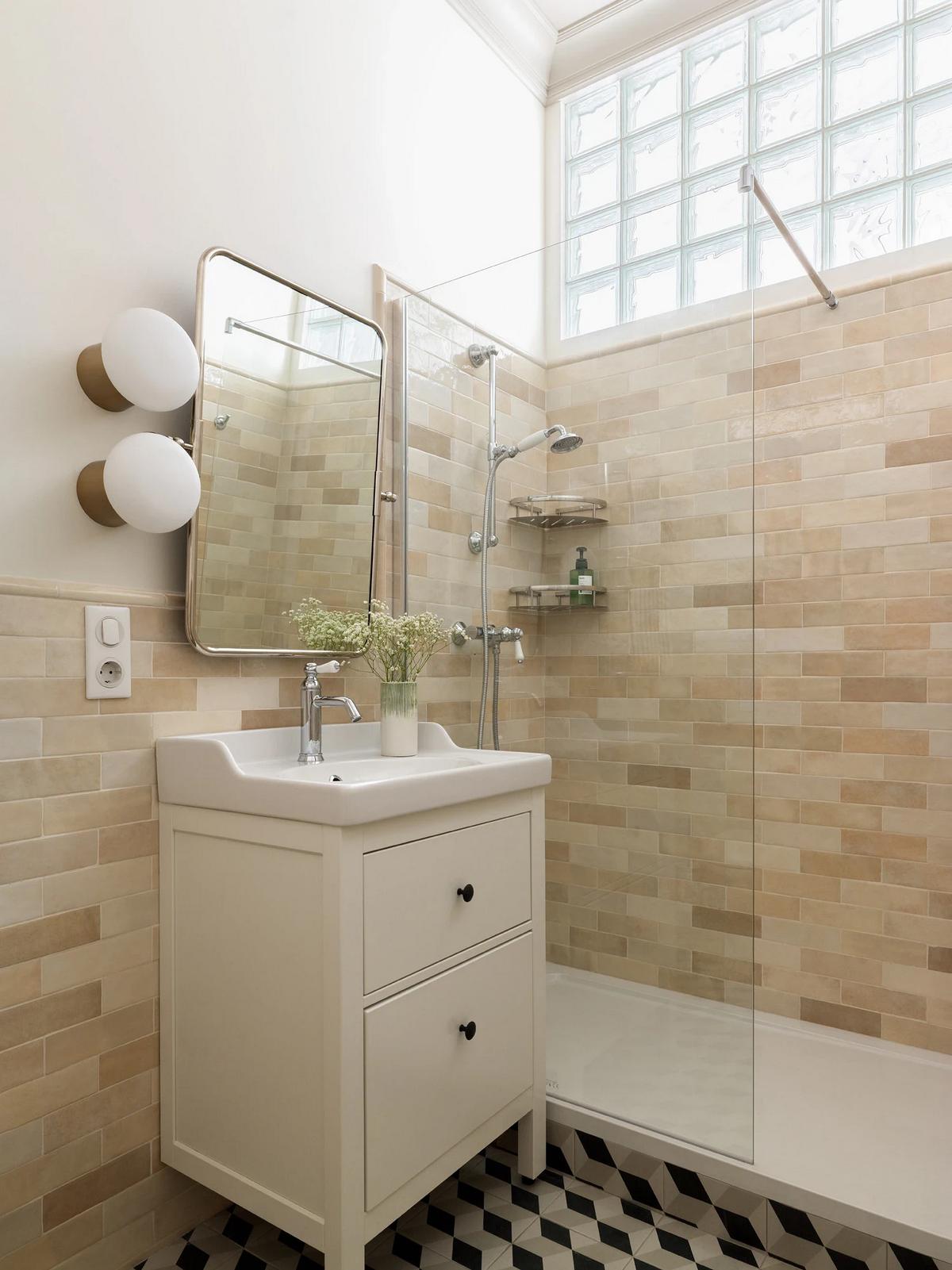 Utoljára a 2000-es évek elején volt felújítva a 37 m²-es lakás