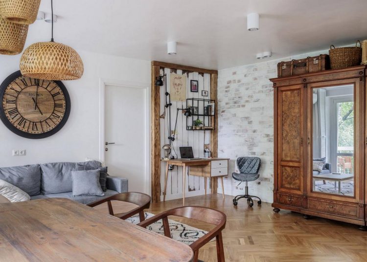 Álomotthonná vált a férfi saját ötletekkel, kreatívan berendezett lakása, 54 m2