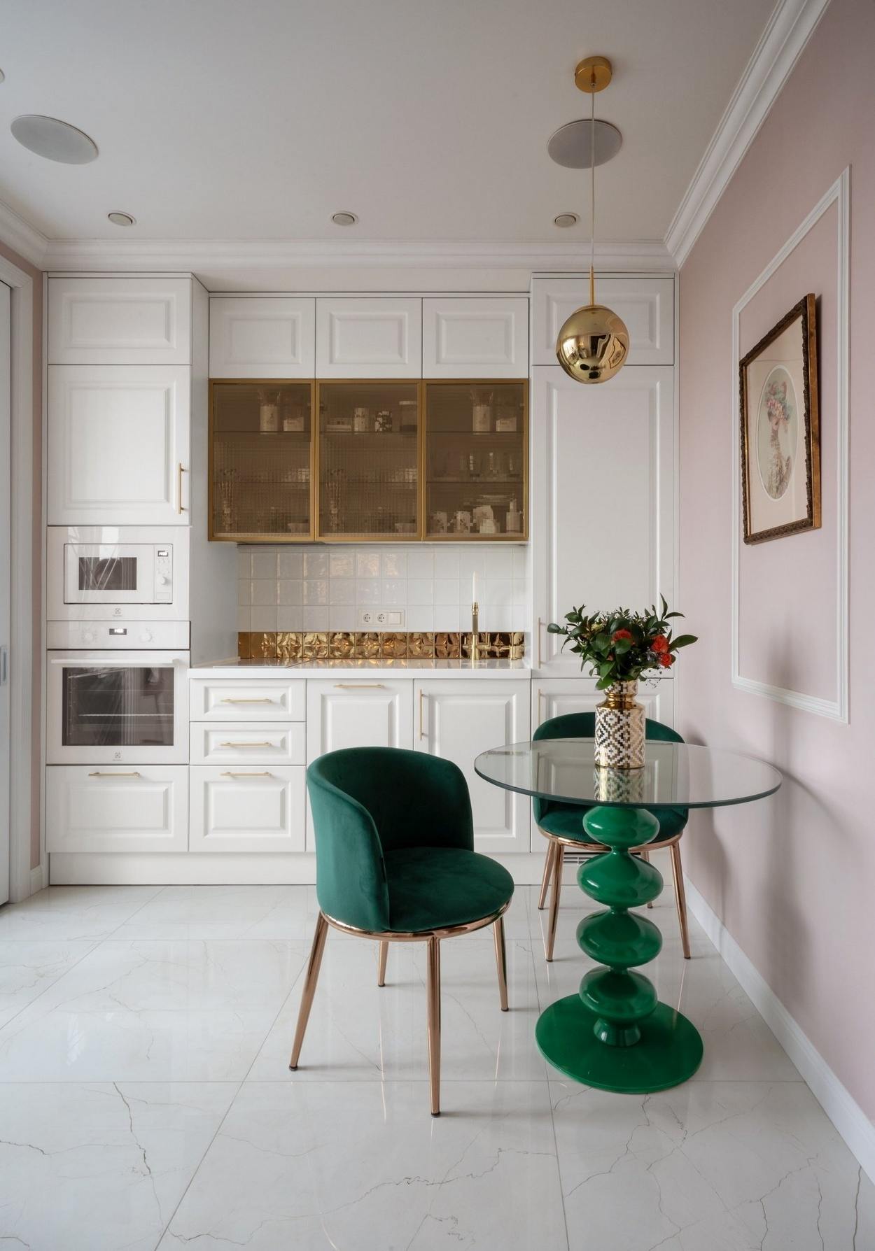 Anya és néha nála alvó nagylánya otthona: 40 m2-es, egyszobás lakás