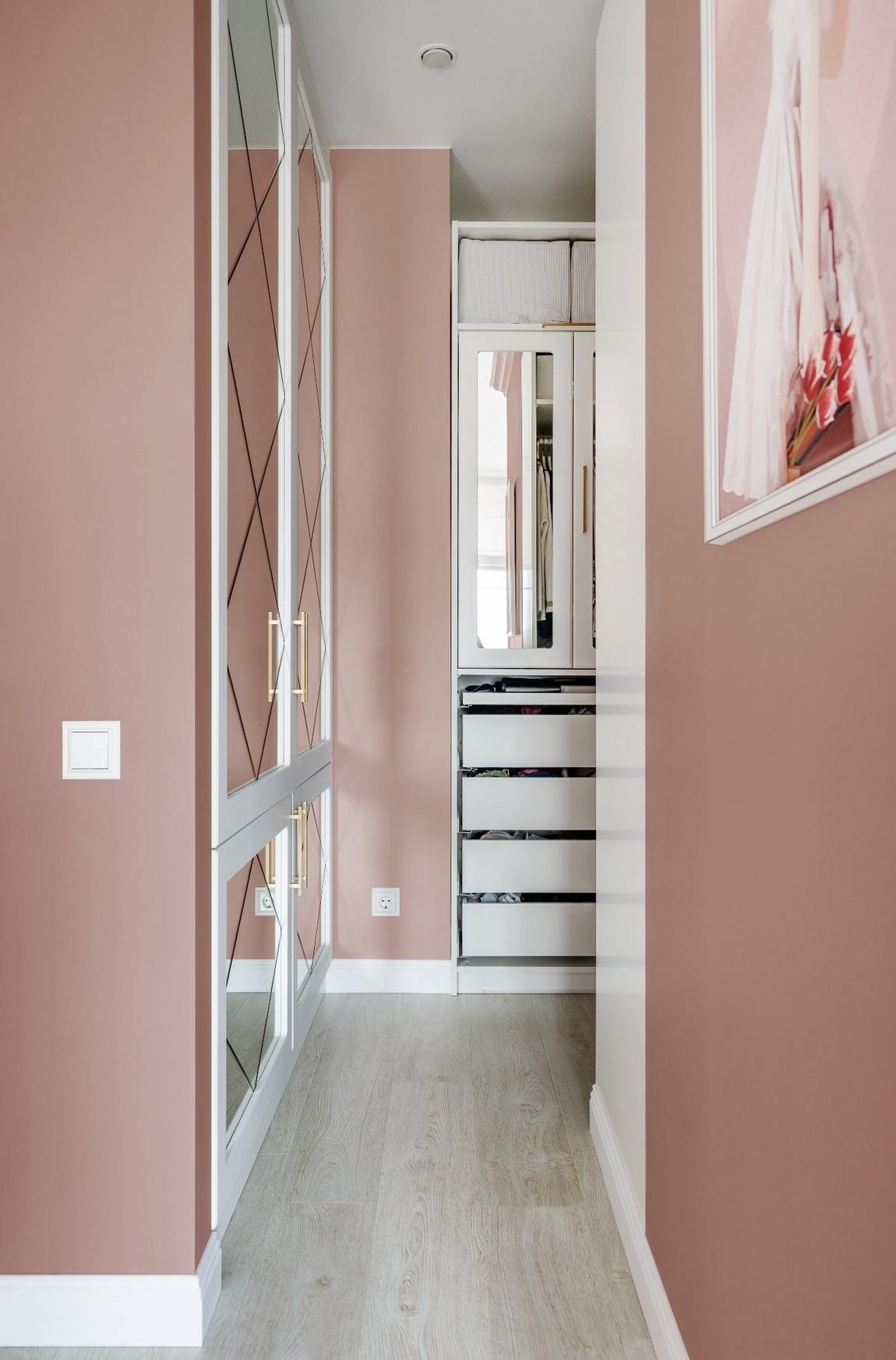 Anya és néha nála alvó nagylánya otthona: 40 m2-es, egyszobás lakás