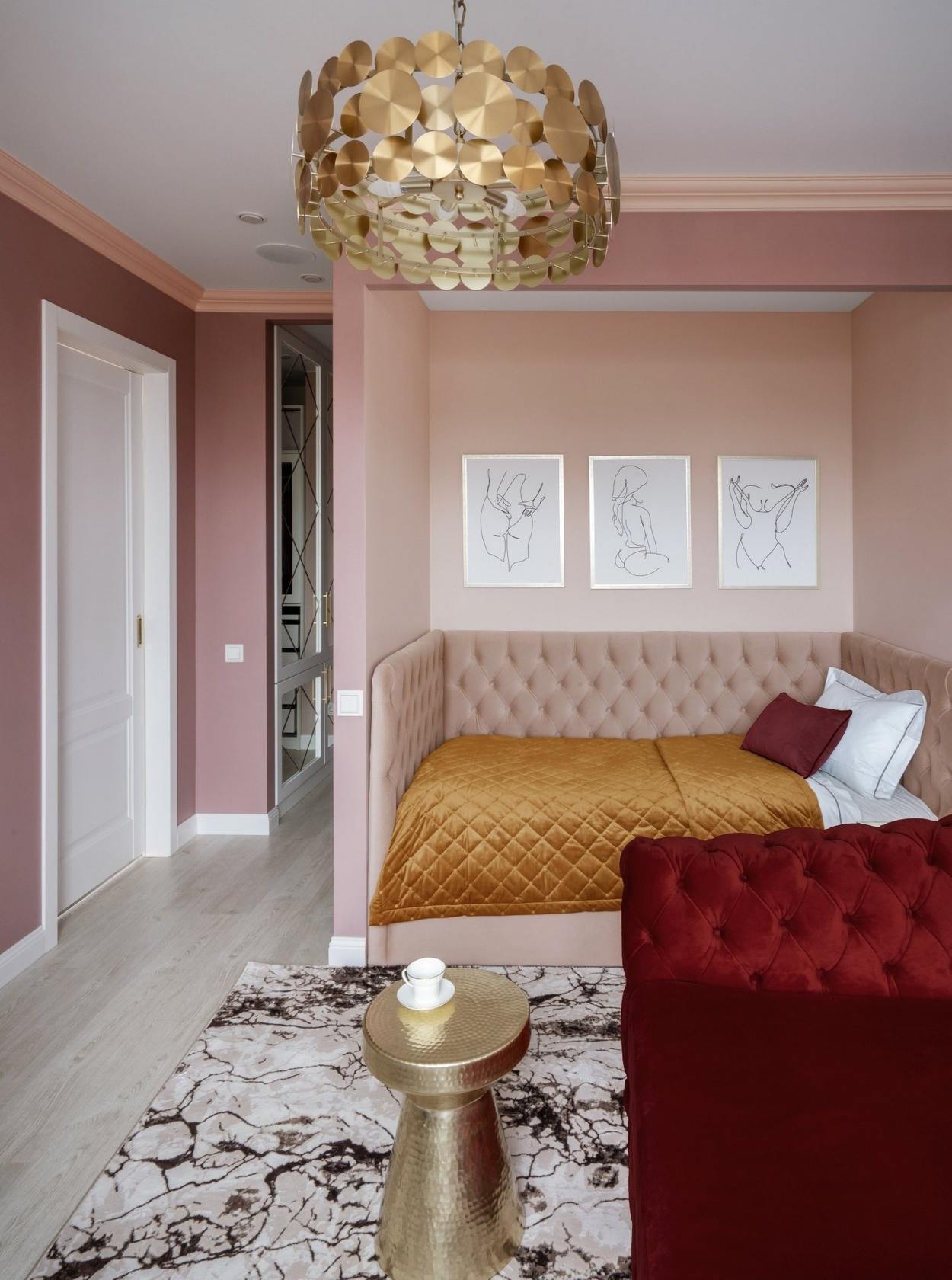 Anya és néha nála alvó nagylánya otthona: 40 m2-es, egyszobás lakás