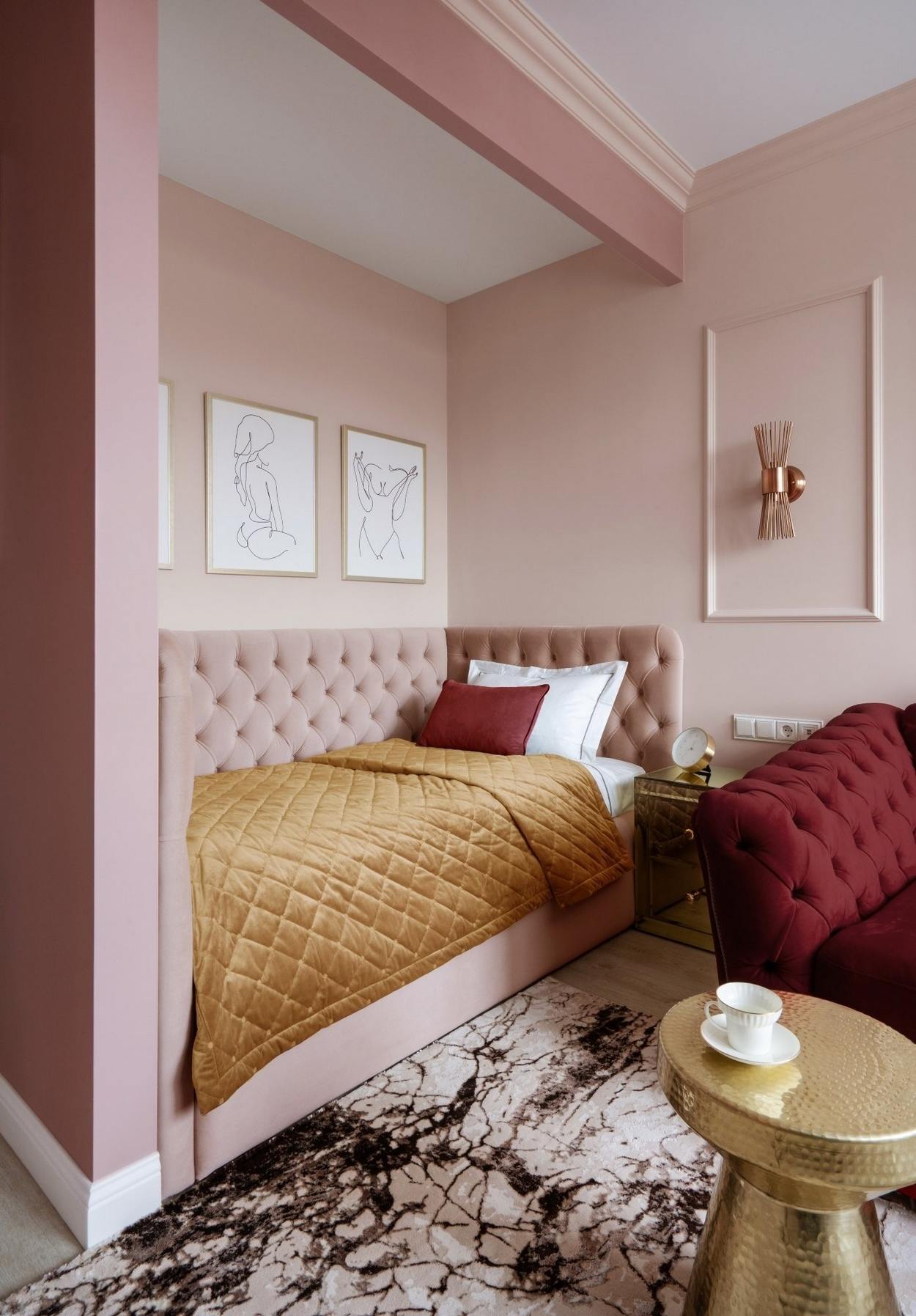 Anya és néha nála alvó nagylánya otthona: 40 m2-es, egyszobás lakás