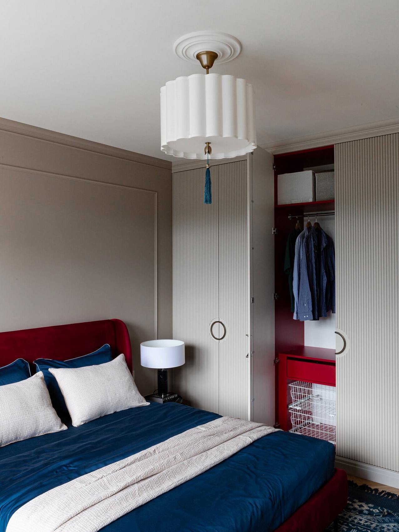 Bátran választott színeket a fiatal gyermekes család a háromszobás otthonában