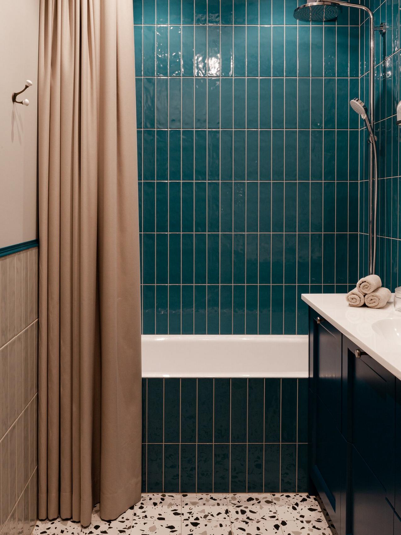 Bátran választott színeket a fiatal gyermekes család a háromszobás otthonában