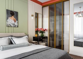 A burgundi és olíva kifinomult árnyalatai: színes modern klasszikus lakásberendezés