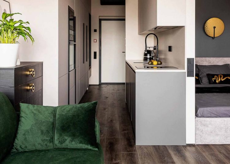 A diáklánynak berendezett mini lakásban ágynak és kanapénak is találtak helyet