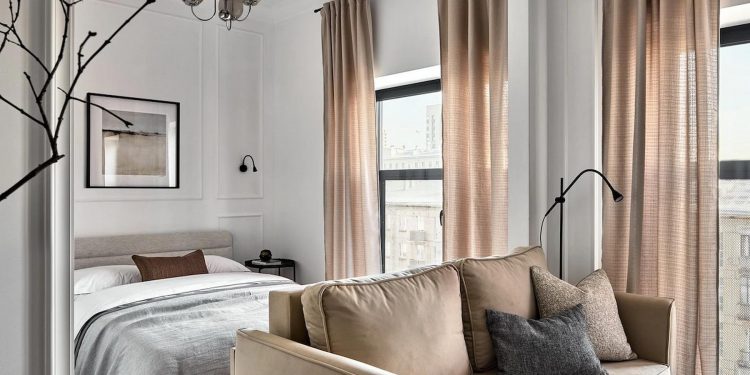 Egyedül élő édesanyjának újíttatta fel a kis 30 m2-es lakást a fiatal nő