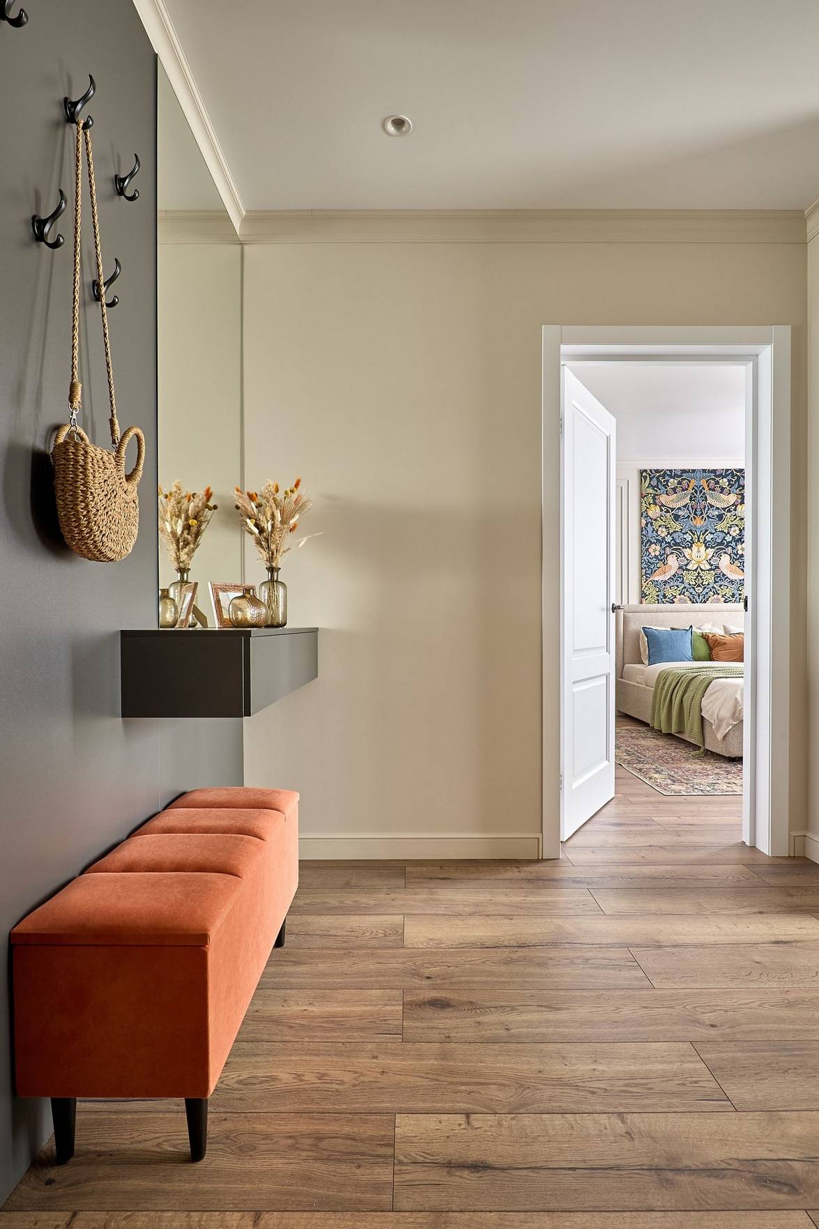 Egyetemista lányuknak rendezték be a szülők a 40 m2-es, egyszobás lakást