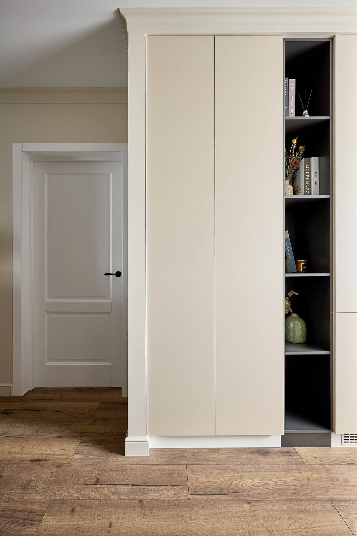 Egyetemista lányuknak rendezték be a szülők a 40 m2-es, egyszobás lakást