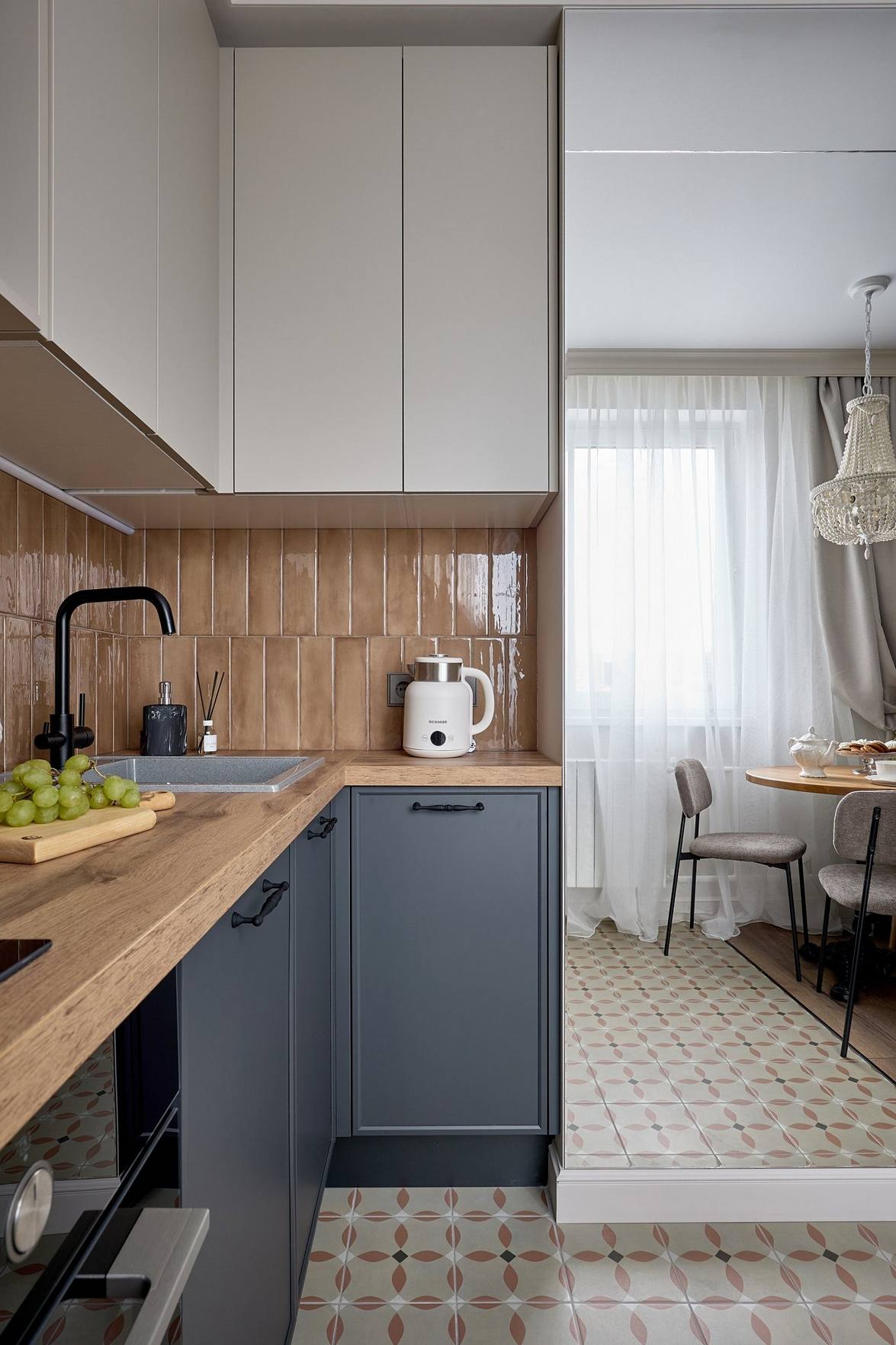 Egyetemista lányuknak rendezték be a szülők a 40 m2-es, egyszobás lakást