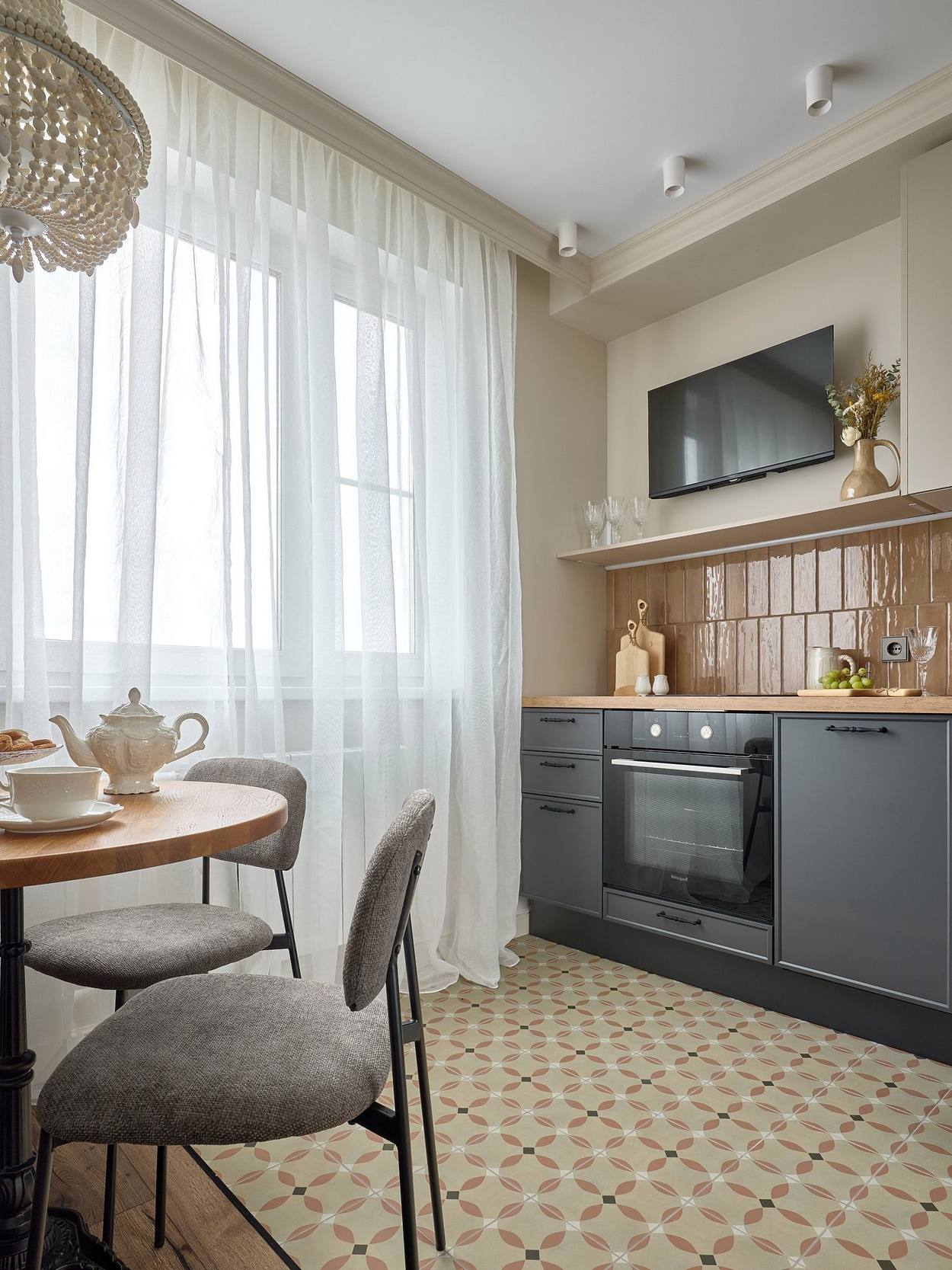 Egyetemista lányuknak rendezték be a szülők a 40 m2-es, egyszobás lakást