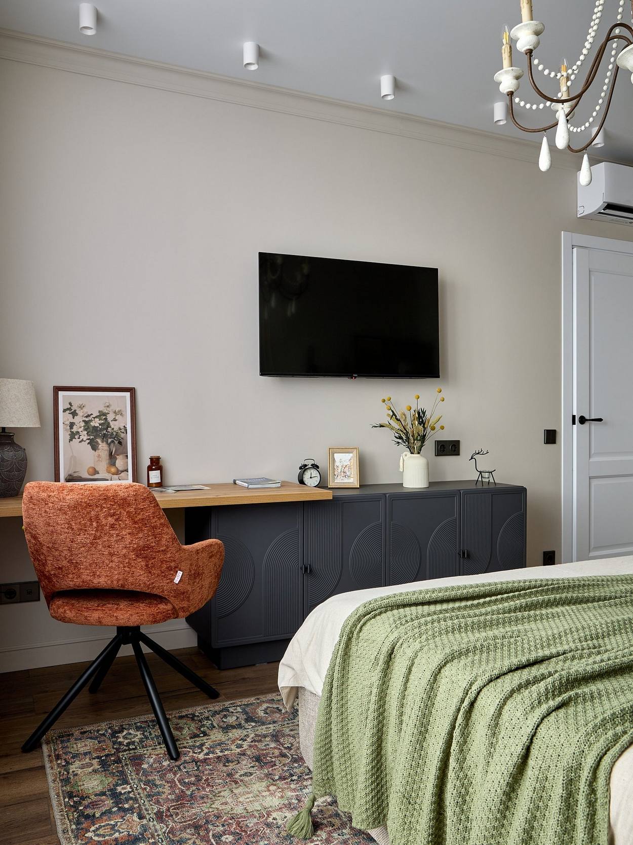 Egyetemista lányuknak rendezték be a szülők a 40 m2-es, egyszobás lakást