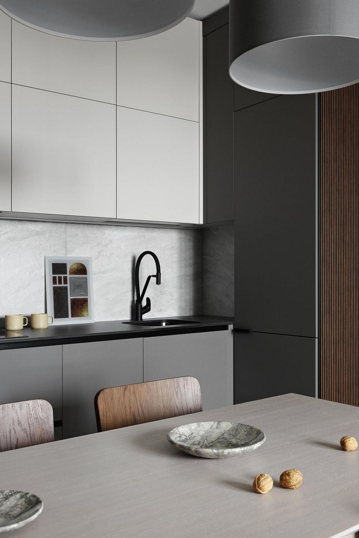 Fenyőzöld, fa, szürke és tükrök: tágasra hangolt 44 m²‑es lakás természetes színvilággal