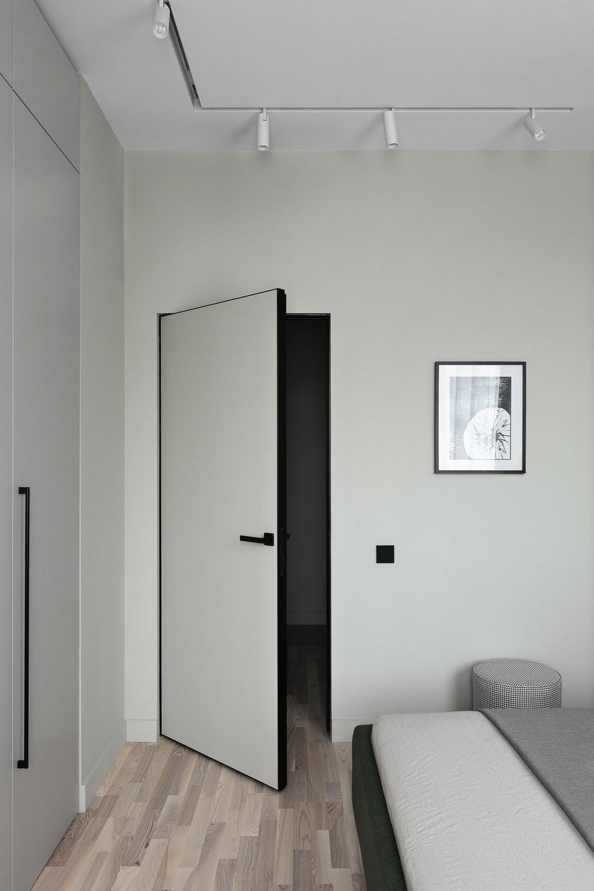 Fenyőzöld, fa, szürke és tükrök: tágasra hangolt 44 m²‑es lakás természetes színvilággal