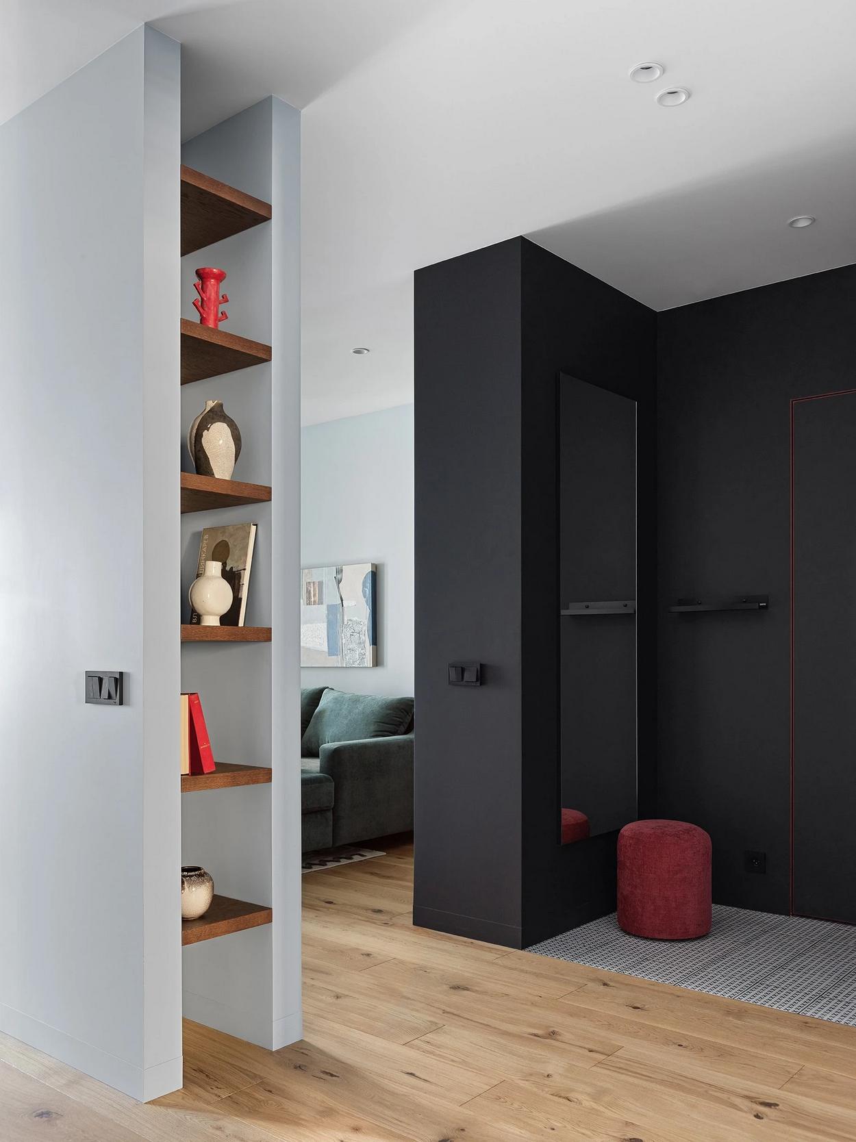 A férfias alapnak színekkel és érdekes formákkal adott érzelmi töltetet a lakberendező, 69 m²