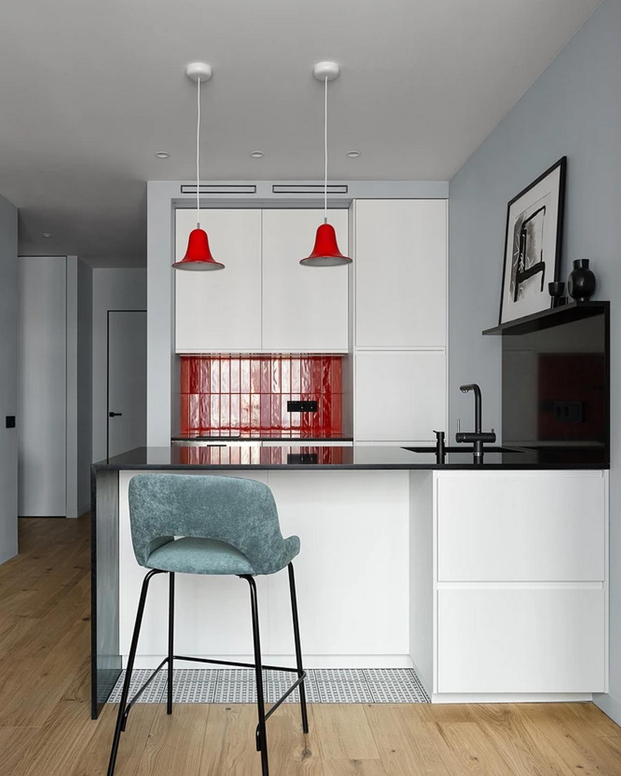 A férfias alapnak színekkel és érdekes formákkal adott érzelmi töltetet a lakberendező, 69 m²