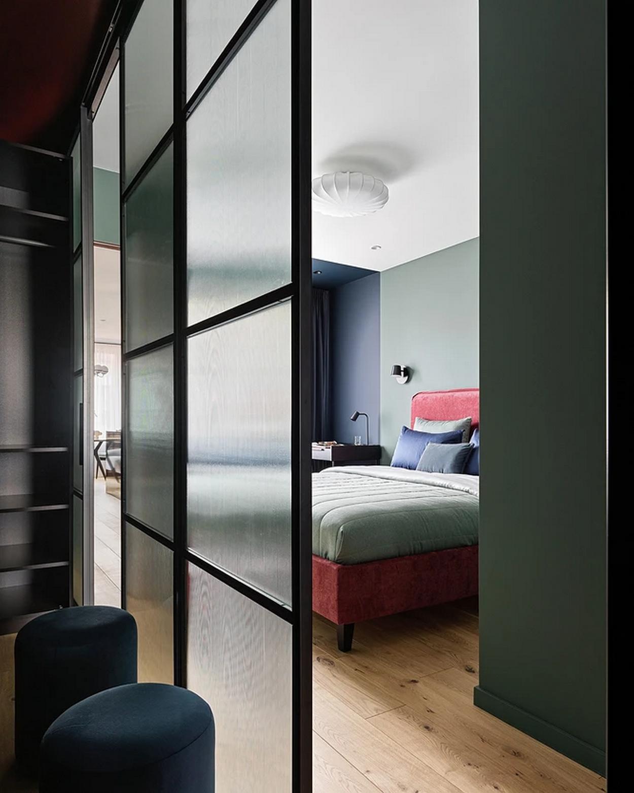 A férfias alapnak színekkel és érdekes formákkal adott érzelmi töltetet a lakberendező, 69 m²