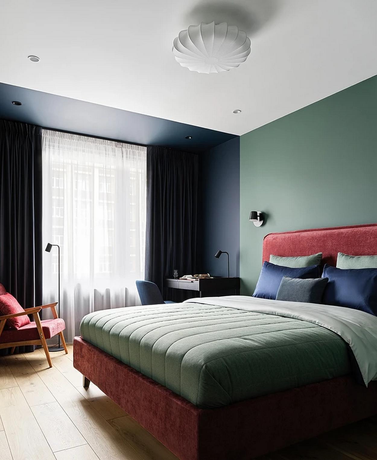 A férfias alapnak színekkel és érdekes formákkal adott érzelmi töltetet a lakberendező, 69 m²