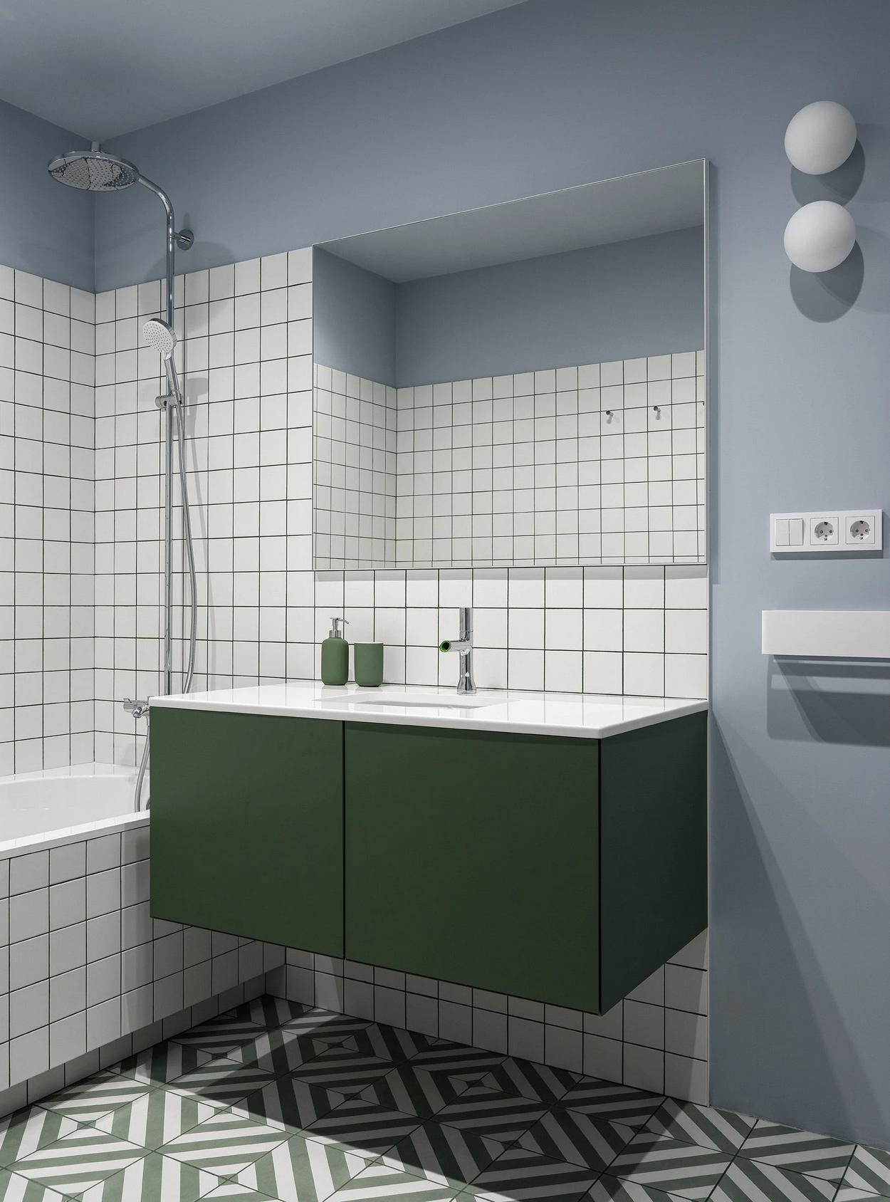 A férfias alapnak színekkel és érdekes formákkal adott érzelmi töltetet a lakberendező, 69 m²