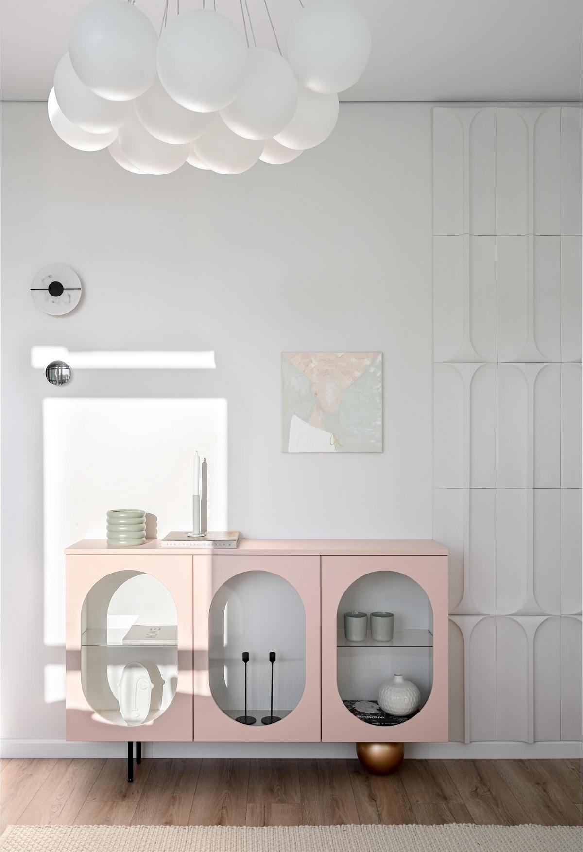 Finom púderes színek díszítik a fiatal pár új otthonát, 61m2-es lakás