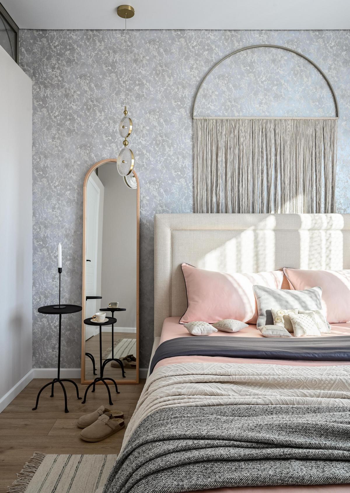 Finom púderes színek díszítik a fiatal pár új otthonát, 61m2-es lakás