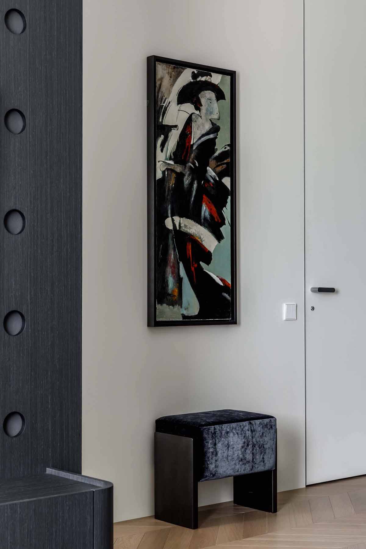 Fiuknak rendezte be a házaspár komoly, visszafogott hangulattal az 51 m2-es lakást Fiuknak rendezte be a házaspár komoly, visszafogott hangulattal az 51 m2-es lakást