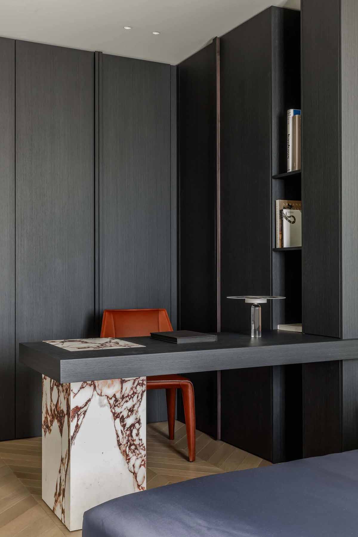 Fiuknak rendezte be a házaspár komoly, visszafogott hangulattal az 51 m2-es lakást Fiuknak rendezte be a házaspár komoly, visszafogott hangulattal az 51 m2-es lakást