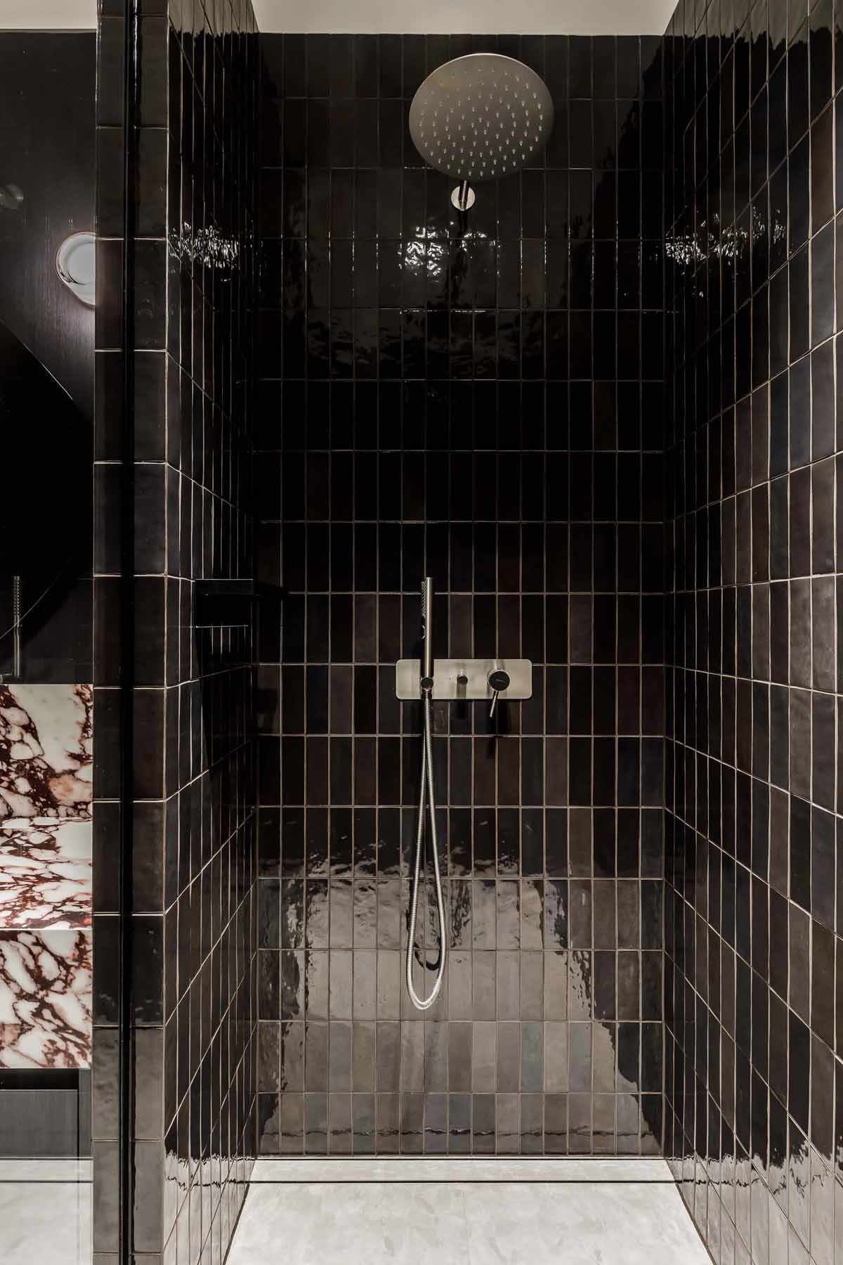 Fiuknak rendezte be a házaspár komoly, visszafogott hangulattal az 51 m2-es lakást Fiuknak rendezte be a házaspár komoly, visszafogott hangulattal az 51 m2-es lakást