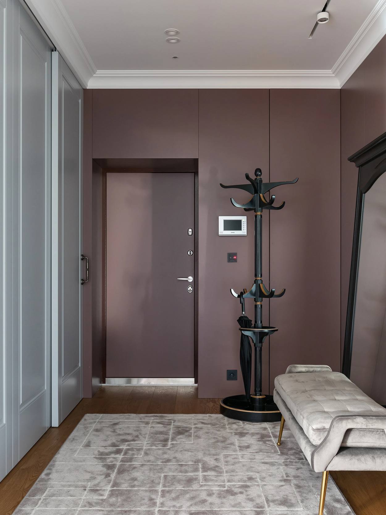 Házaspár felnőtt gyerekekkel: szép otthon modern, finoman nosztalgikus enteriőrrel Házaspár felnőtt gyerekekkel: szép otthon modern, finoman nosztalgikus enteriőrrel