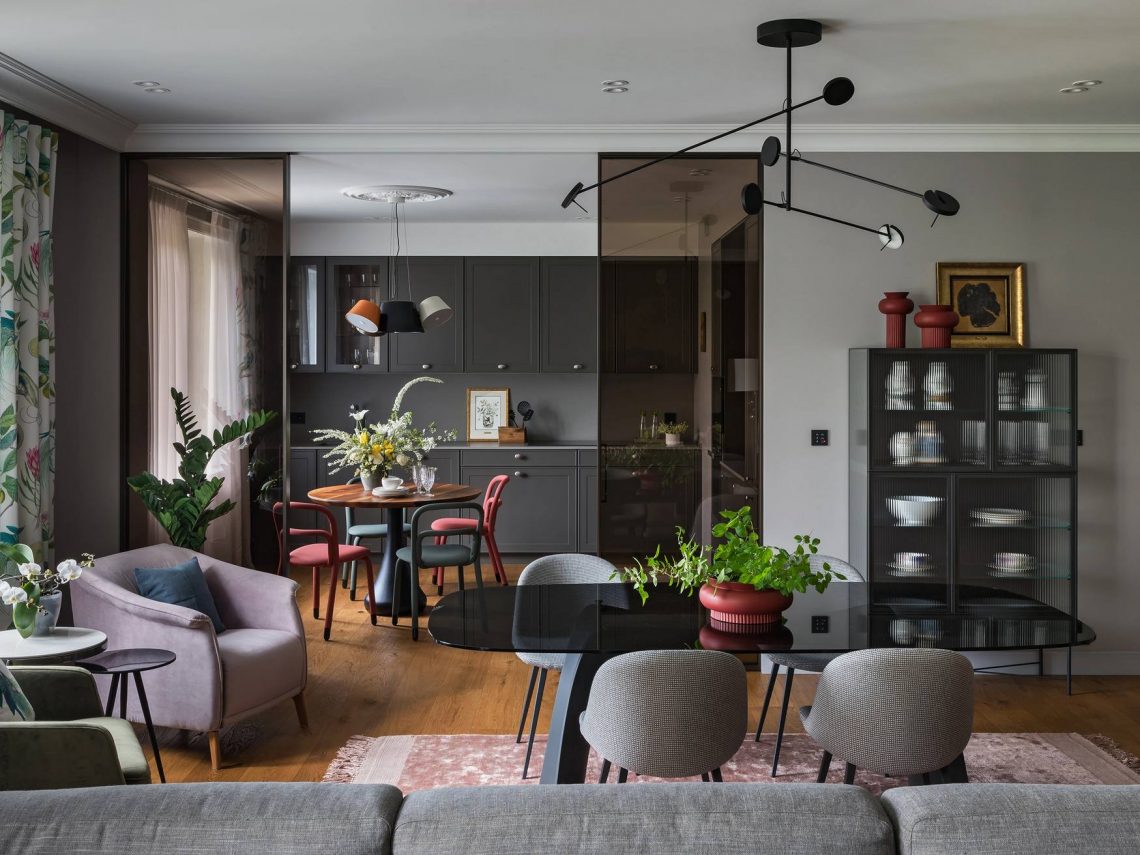 Házaspár felnőtt gyerekekkel: szép otthon modern, finoman nosztalgikus enteriőrrel