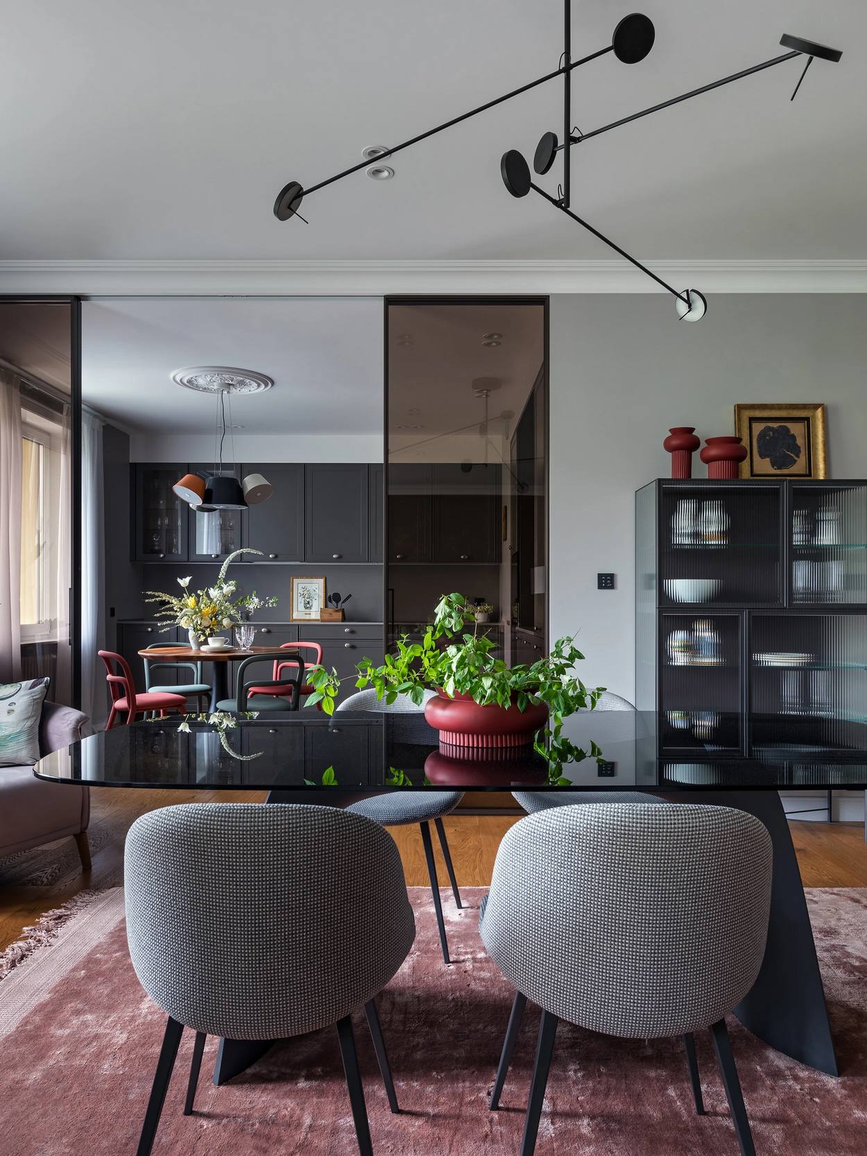 Házaspár felnőtt gyerekekkel: szép otthon modern, finoman nosztalgikus enteriőrrel Házaspár felnőtt gyerekekkel: szép otthon modern, finoman nosztalgikus enteriőrrel