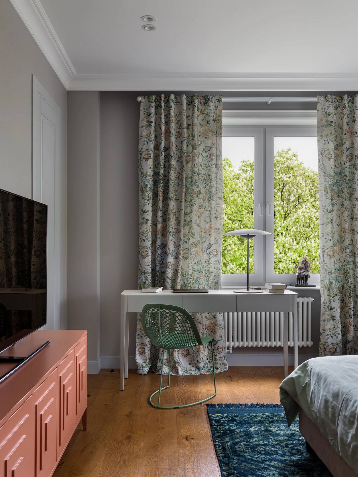 Házaspár felnőtt gyerekekkel: szép otthon modern, finoman nosztalgikus enteriőrrel Házaspár felnőtt gyerekekkel: szép otthon modern, finoman nosztalgikus enteriőrrel