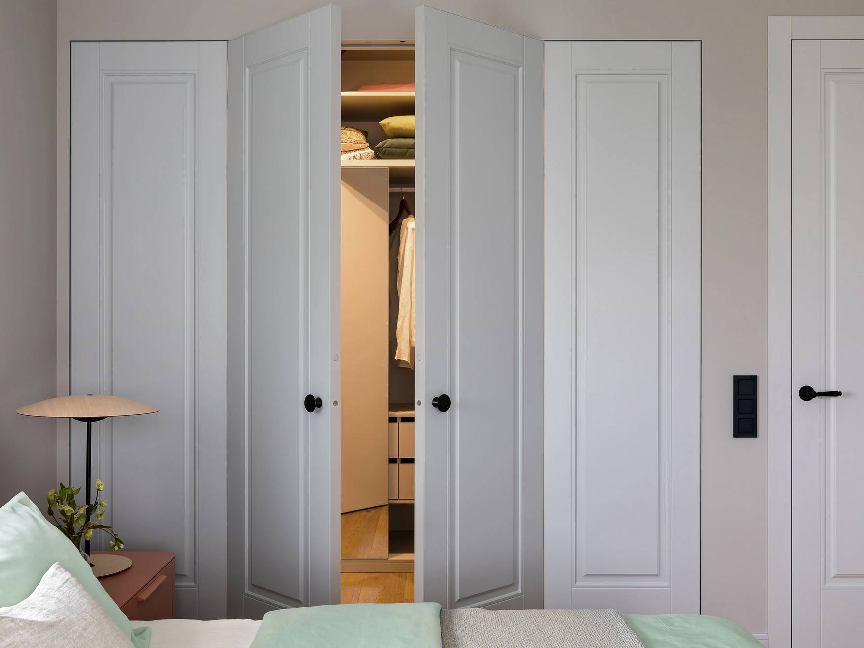 Házaspár felnőtt gyerekekkel: szép otthon modern, finoman nosztalgikus enteriőrrel Házaspár felnőtt gyerekekkel: szép otthon modern, finoman nosztalgikus enteriőrrel