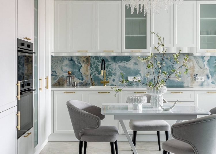 Elegáns, átgondolt, sikkes enteriőr háromszobás lakásban