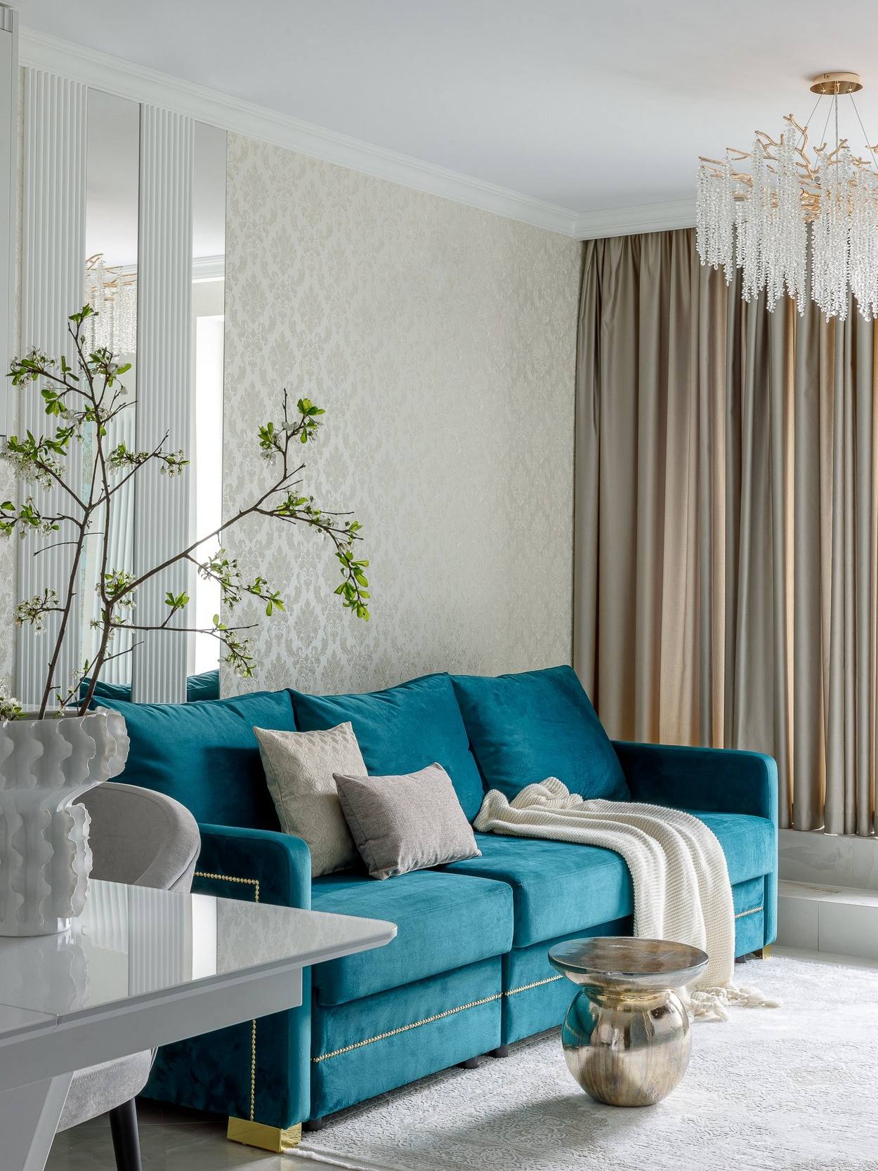 Elegáns, átgondolt, sikkes enteriőr háromszobás lakásban Elegáns, átgondolt, sikkes enteriőr háromszobás lakásban