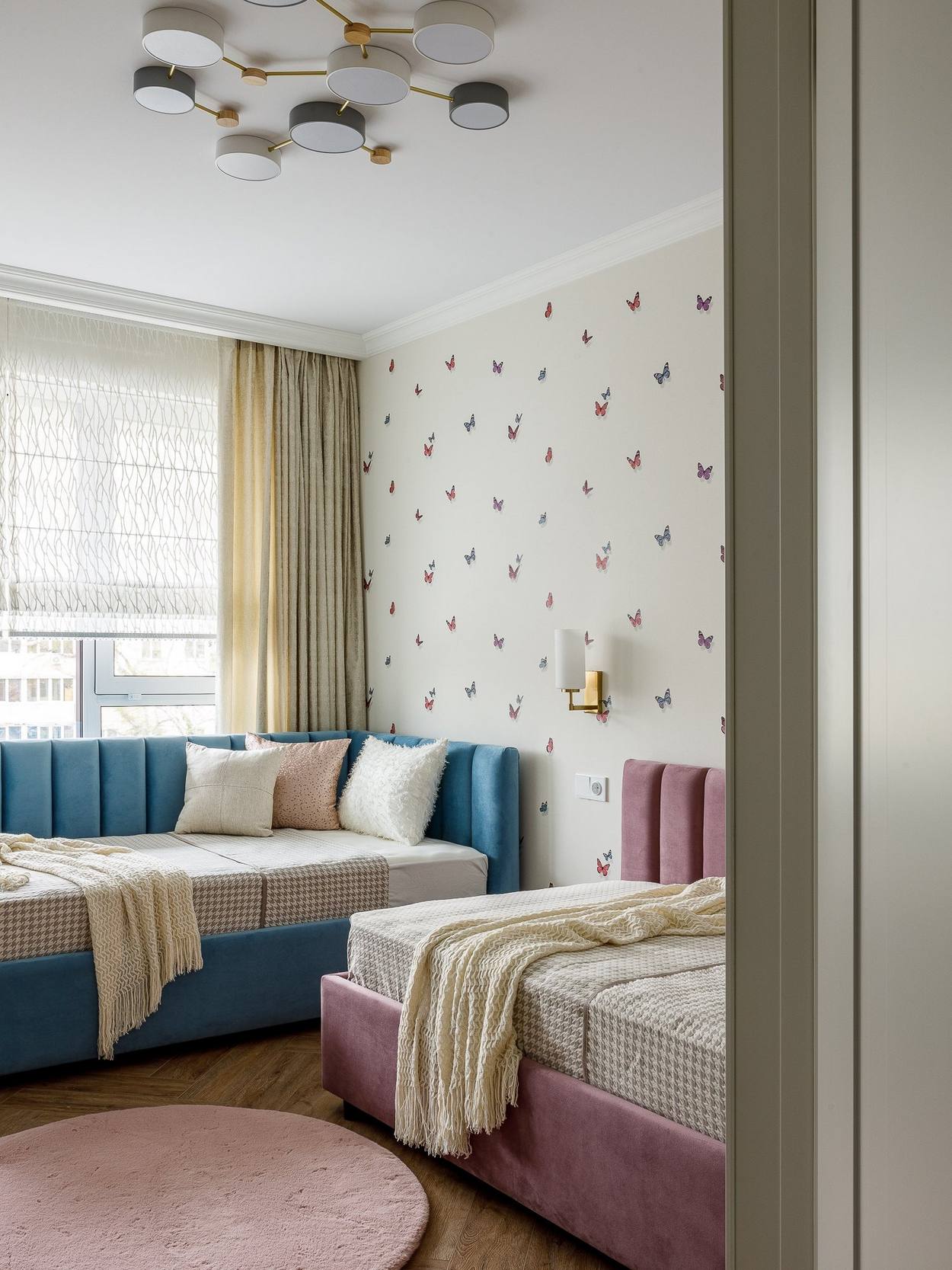 Elegáns, átgondolt, sikkes enteriőr háromszobás lakásban Elegáns, átgondolt, sikkes enteriőr háromszobás lakásban