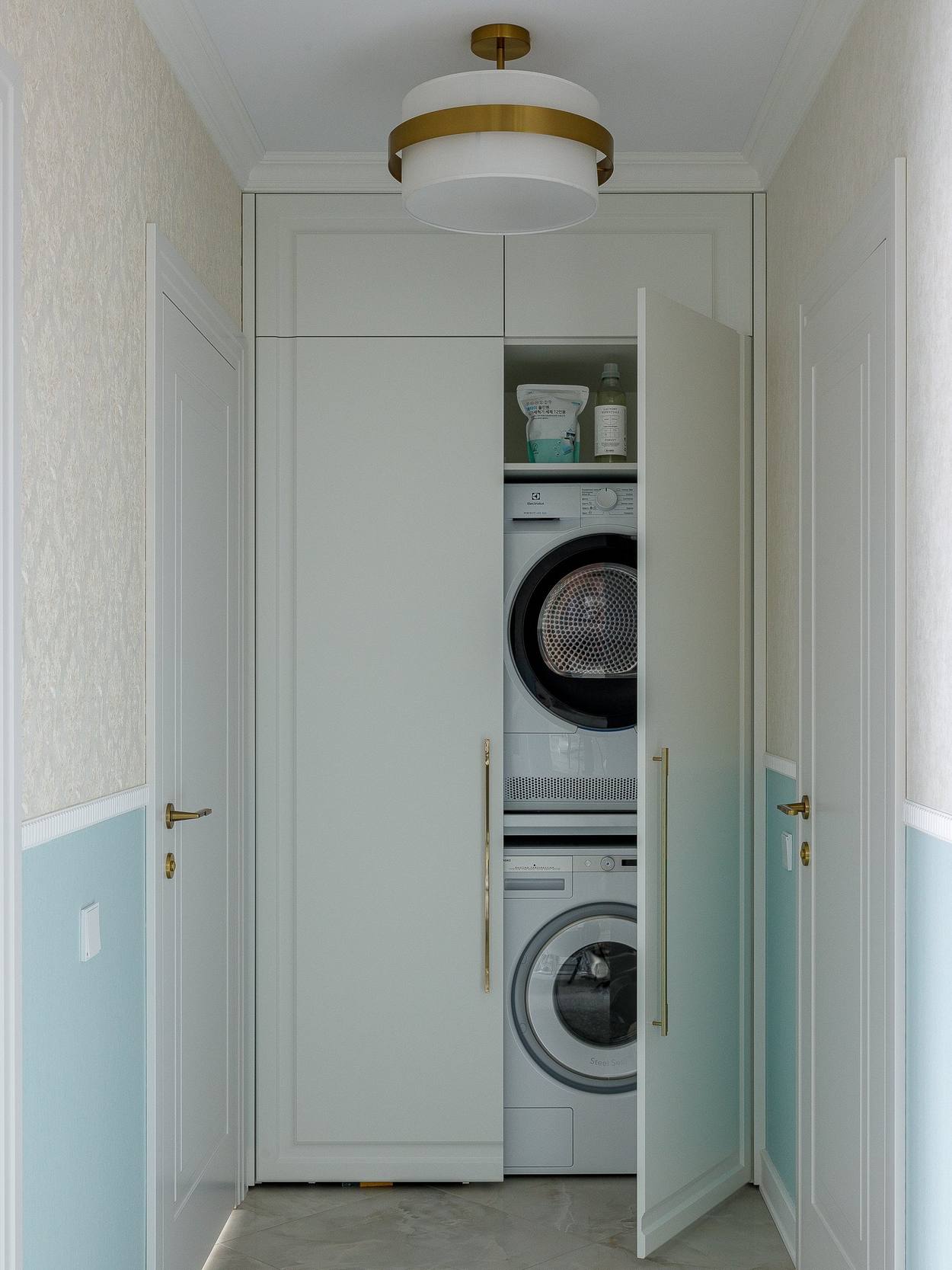 Elegáns, átgondolt, sikkes enteriőr háromszobás lakásban Elegáns, átgondolt, sikkes enteriőr háromszobás lakásban