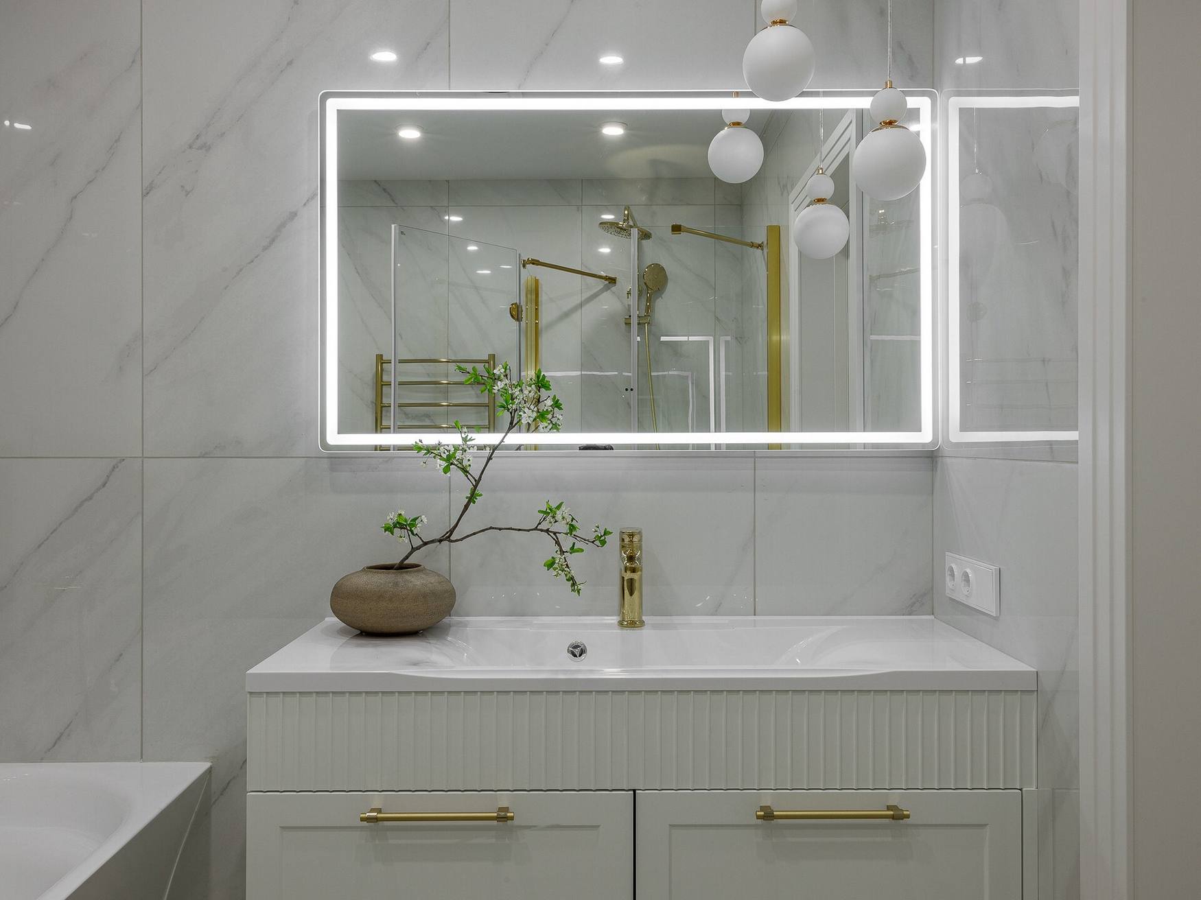 Elegáns, átgondolt, sikkes enteriőr háromszobás lakásban Elegáns, átgondolt, sikkes enteriőr háromszobás lakásban