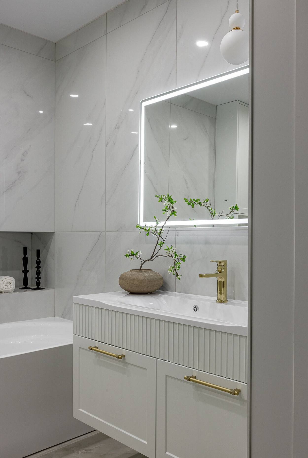 Elegáns, átgondolt, sikkes enteriőr háromszobás lakásban Elegáns, átgondolt, sikkes enteriőr háromszobás lakásban